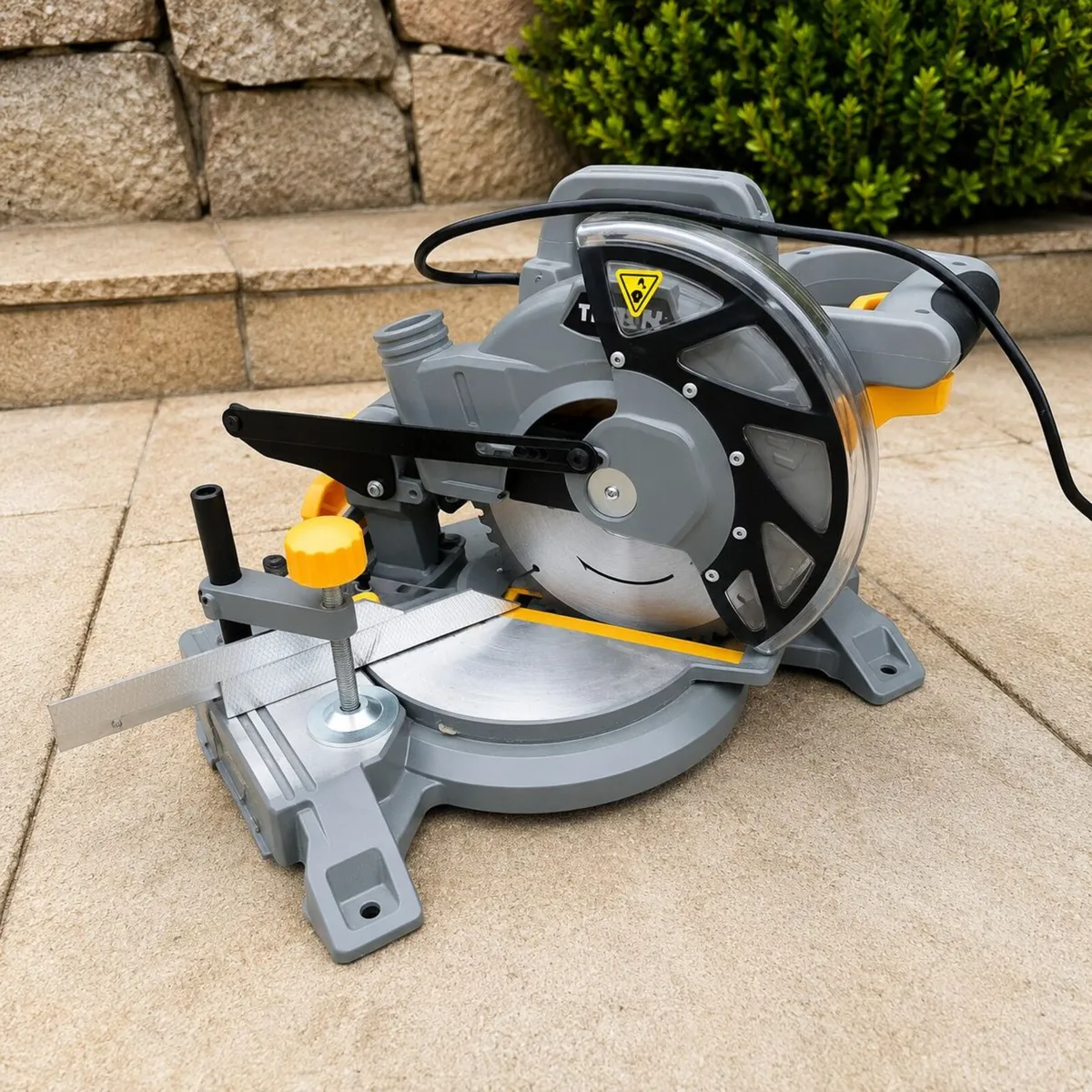 Titan TTB795MSW 210mm Compound Mitre Saw - Image 1