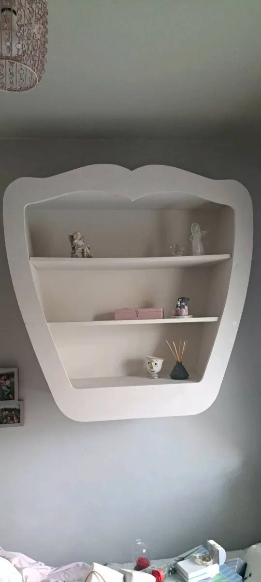 White floating wall shelf - Image 1