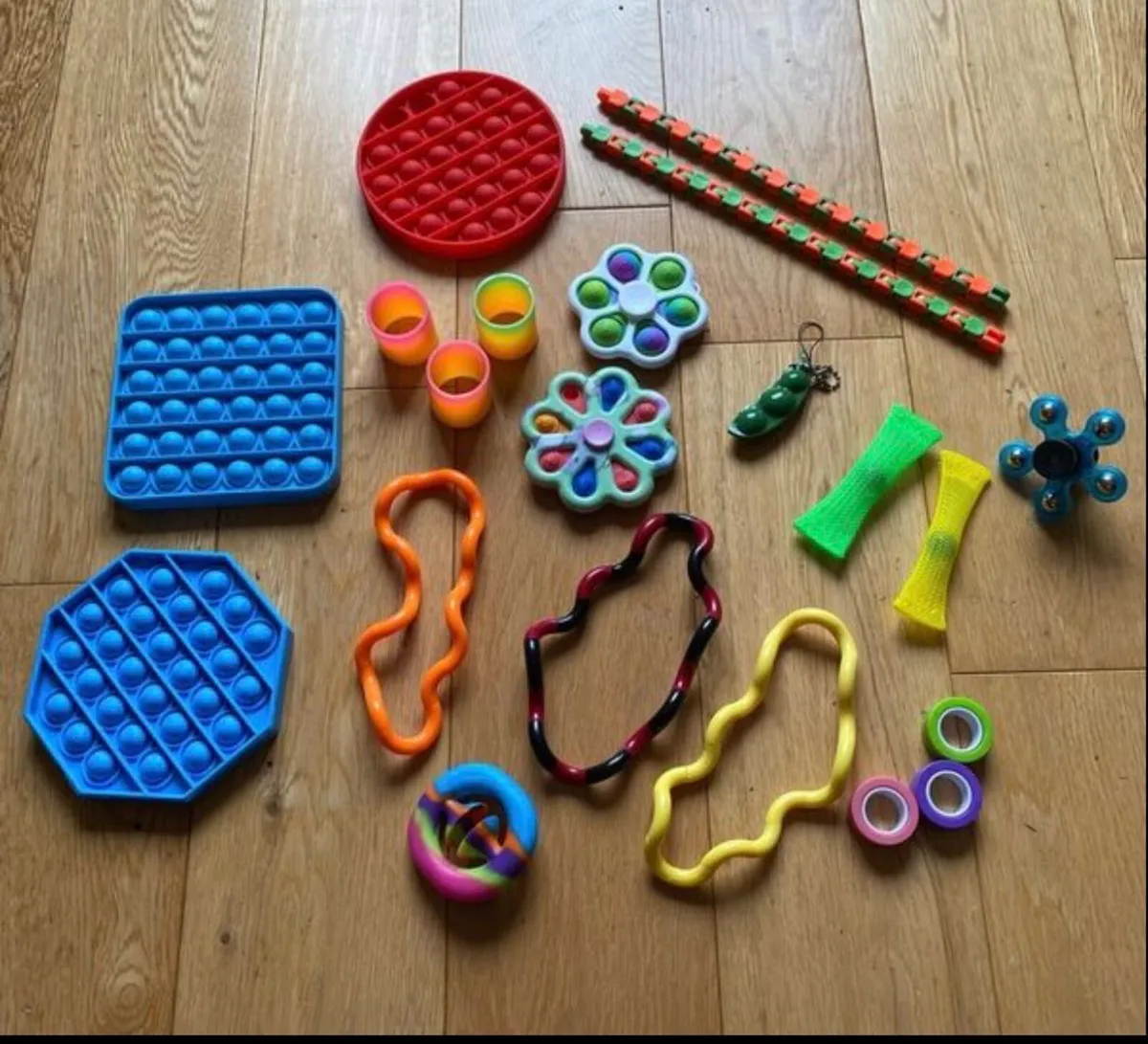 35 squishys, fidget spinners, whacky tracks etc - Image 4