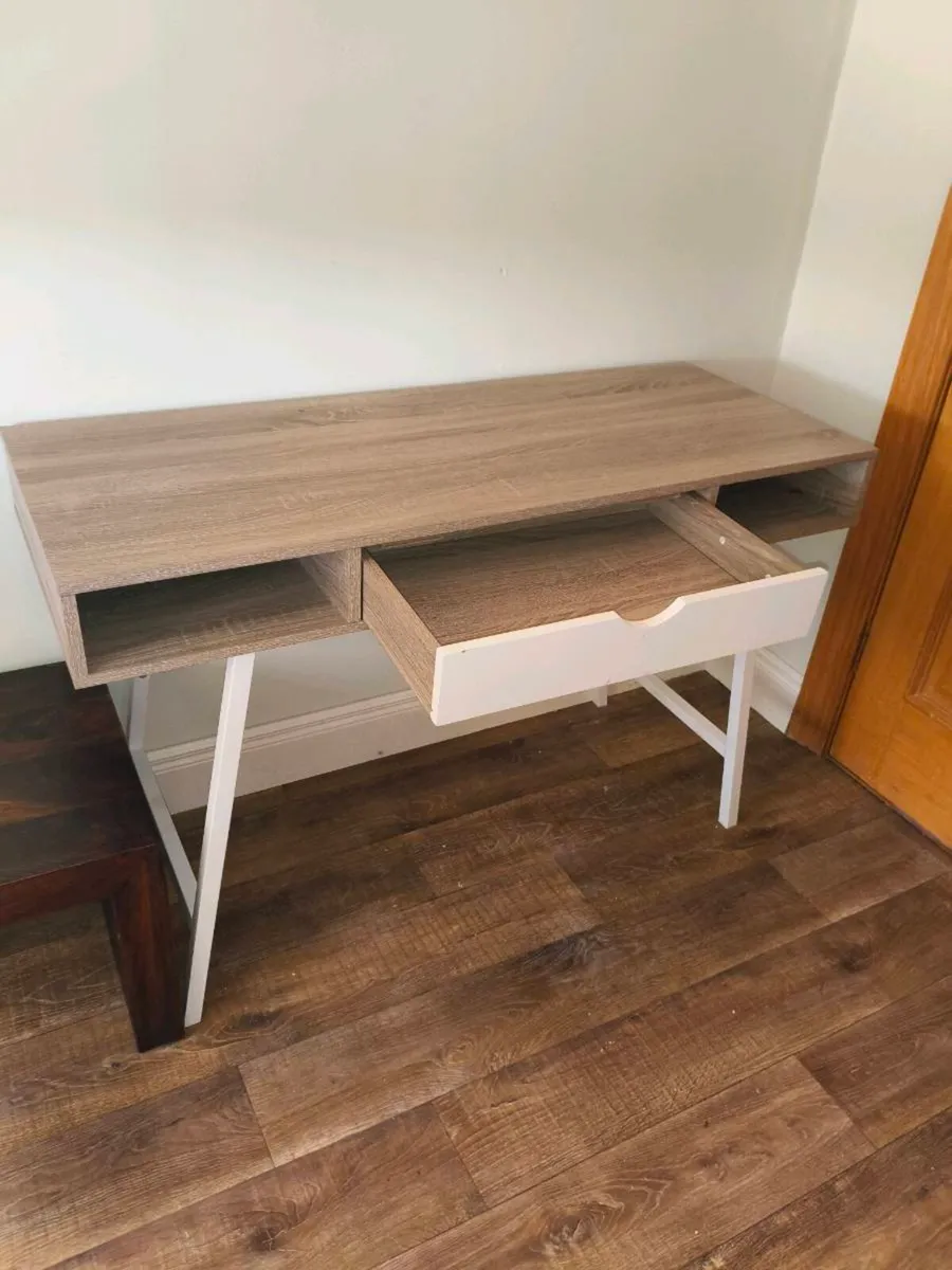 Large beautiful new desk 40 Euro - Image 2
