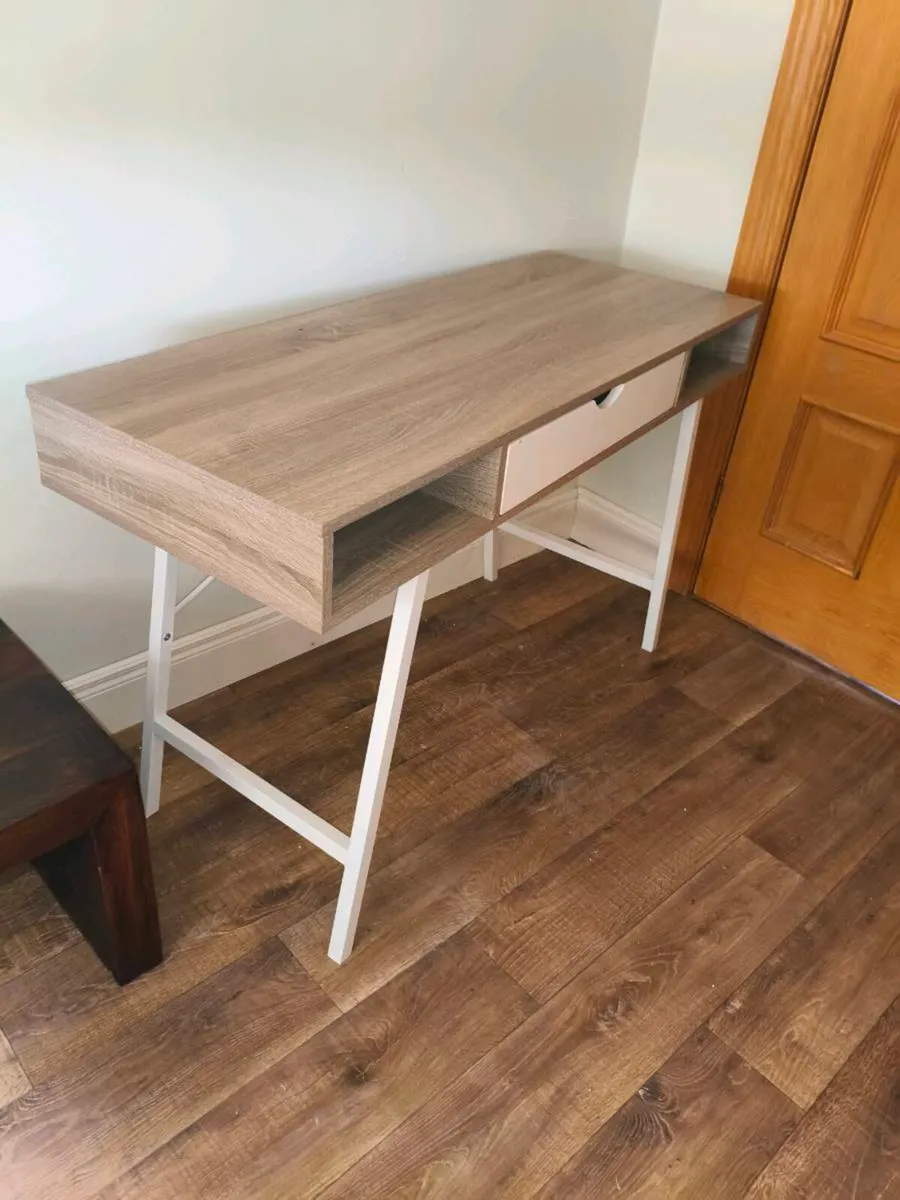 Large beautiful new desk 40 Euro - Image 3