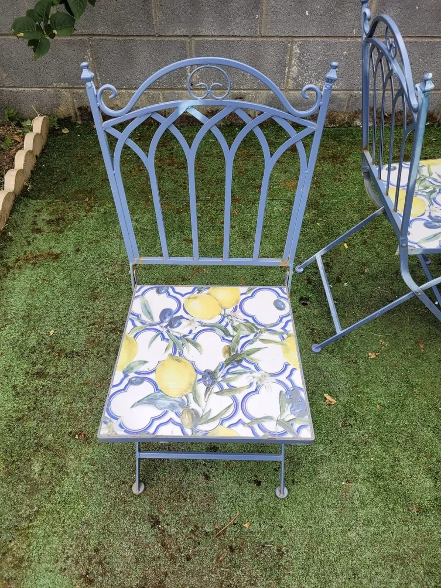 Mosaic tiled garden table and 4 chairs - Image 1