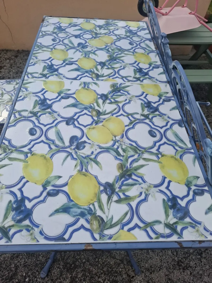 Mosaic tiled garden table and 4 chairs - Image 2