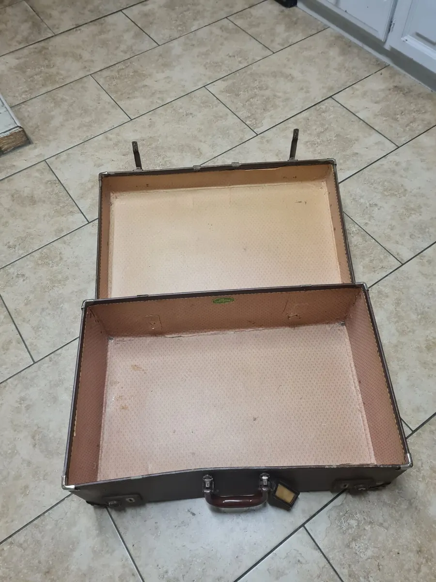 Old travel case - Image 4