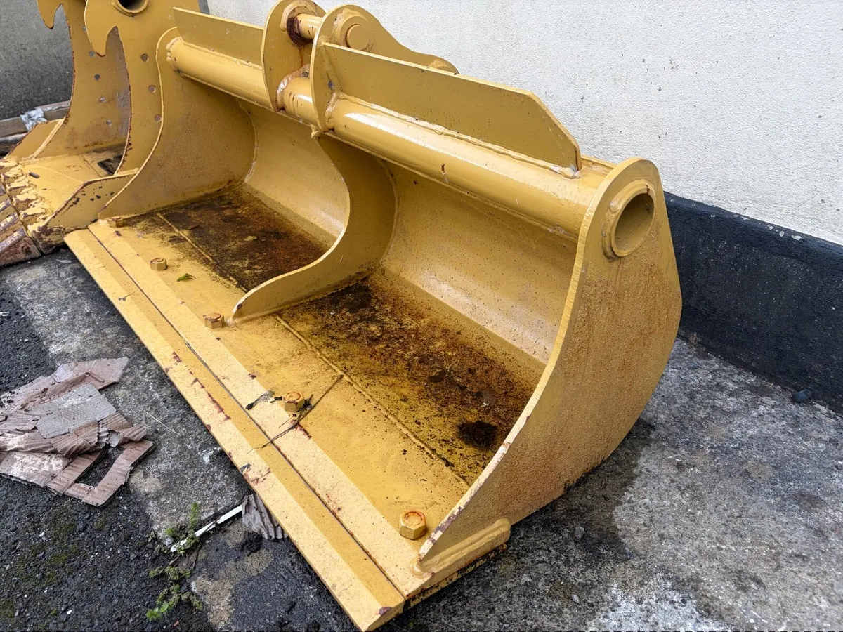 2 ft & 4 ft Buckets For 3 Ton Mini Digger - Image 4