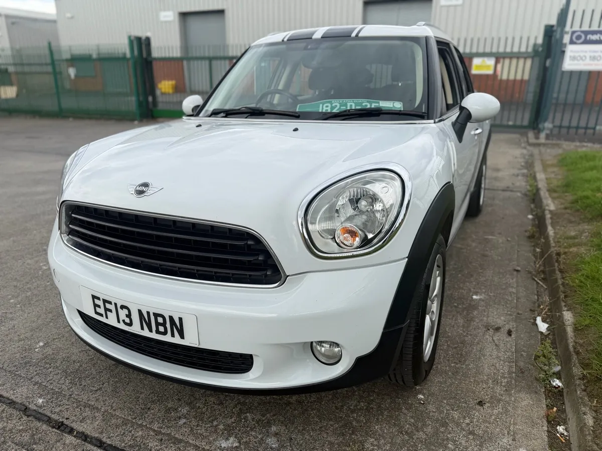 2013 Mini Countryman Low Miles Mint Car - Image 2
