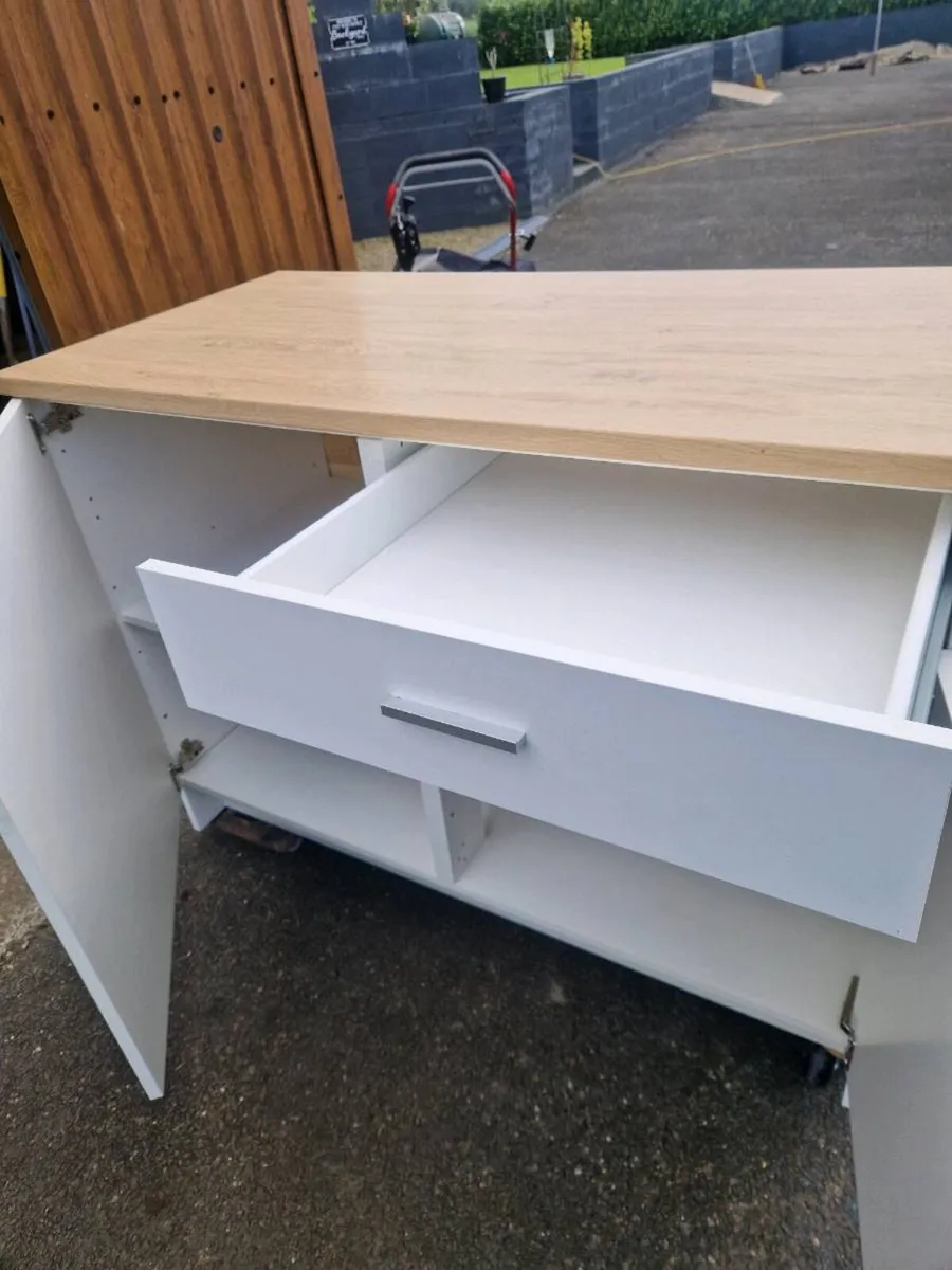 Free standing Kitchen unit with worktop - Image 3
