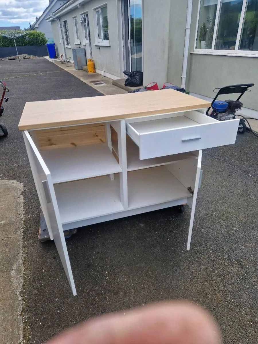 Free standing Kitchen unit with worktop - Image 4