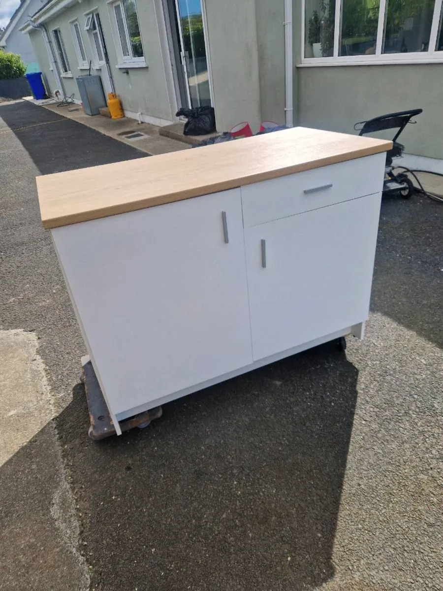 Free standing Kitchen unit with worktop - Image 1
