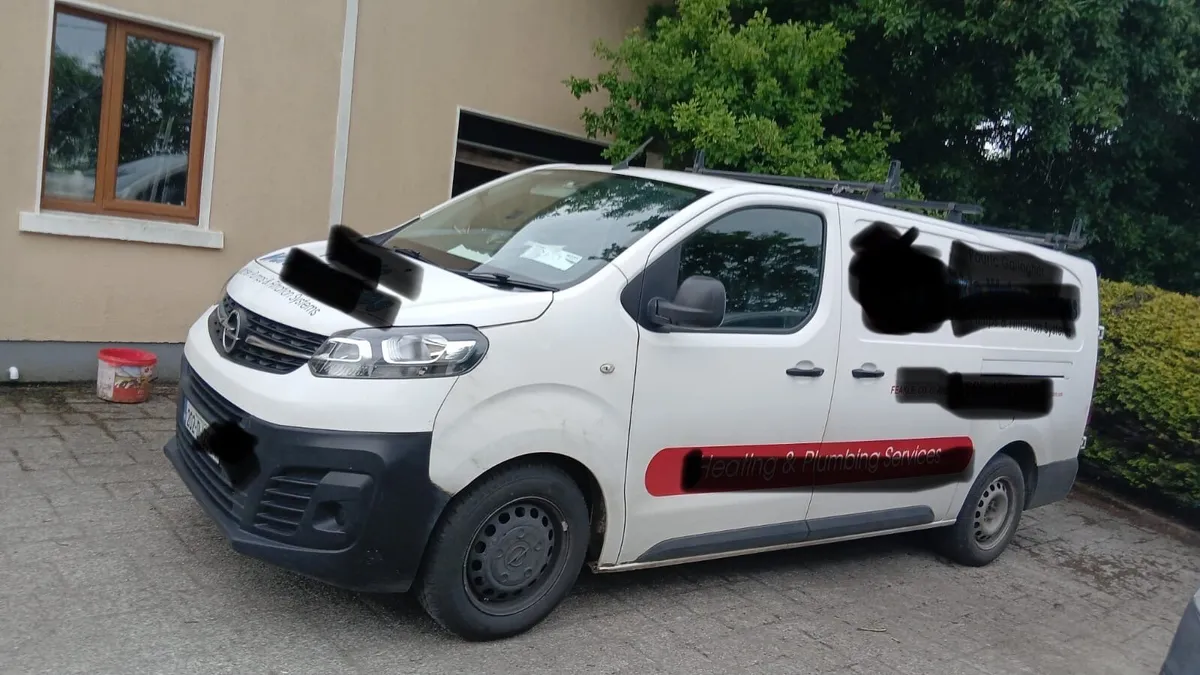 Opel Vivaro - Image 1