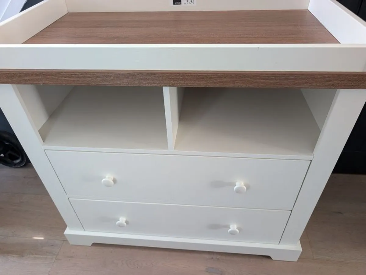 Baby changing unit - Image 1