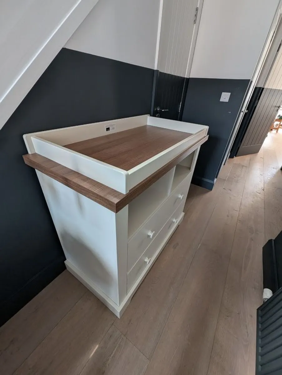 Baby changing unit - Image 2