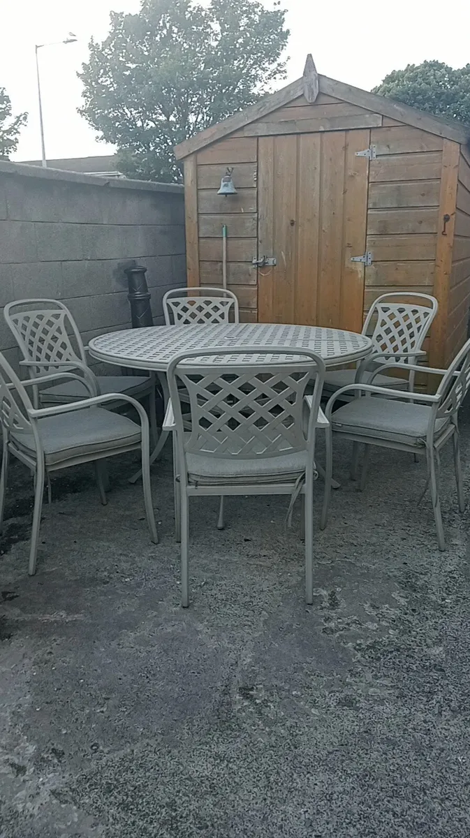 Garden furniture - Image 1