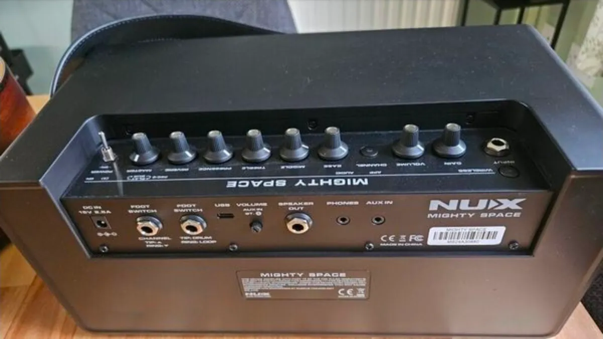 Nux mighty space amp and extra pedal - Image 4
