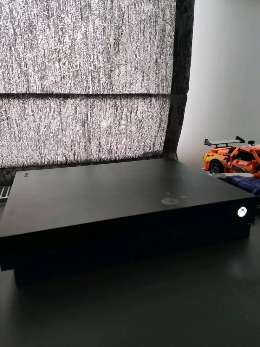 Xbox 1 X 1 TB - Image 1