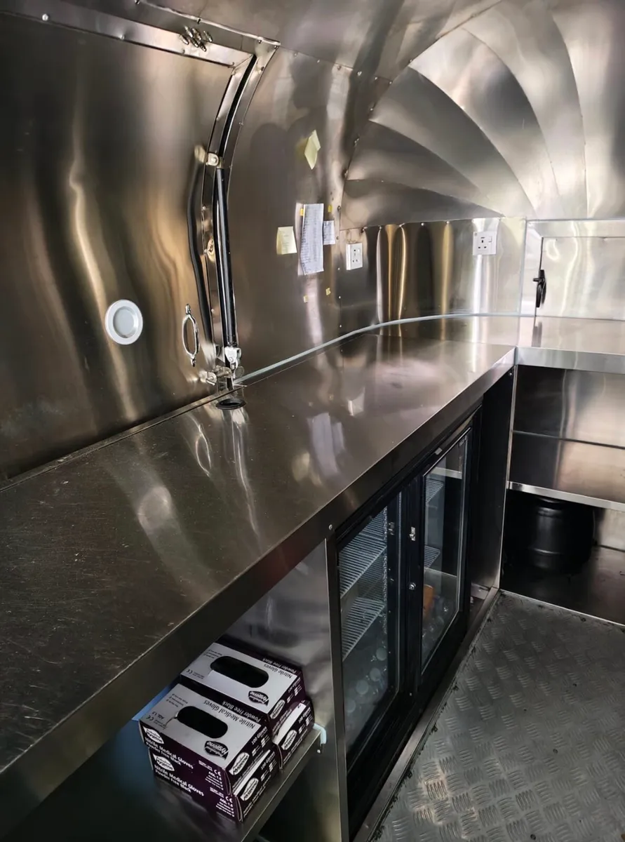 **Fully loaded Buisness** 5.5 meter Airstream - Image 3