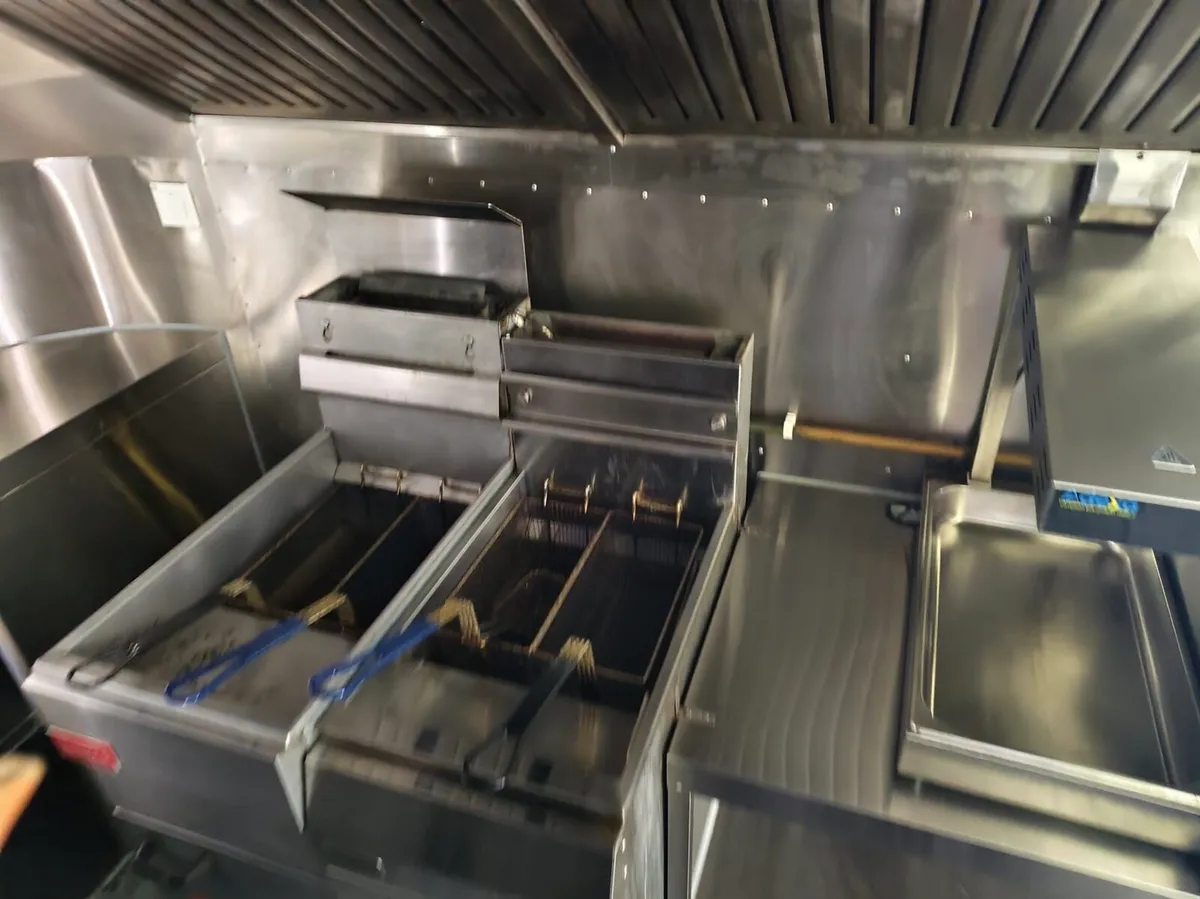 **Fully loaded Buisness** 5.5 meter Airstream - Image 4