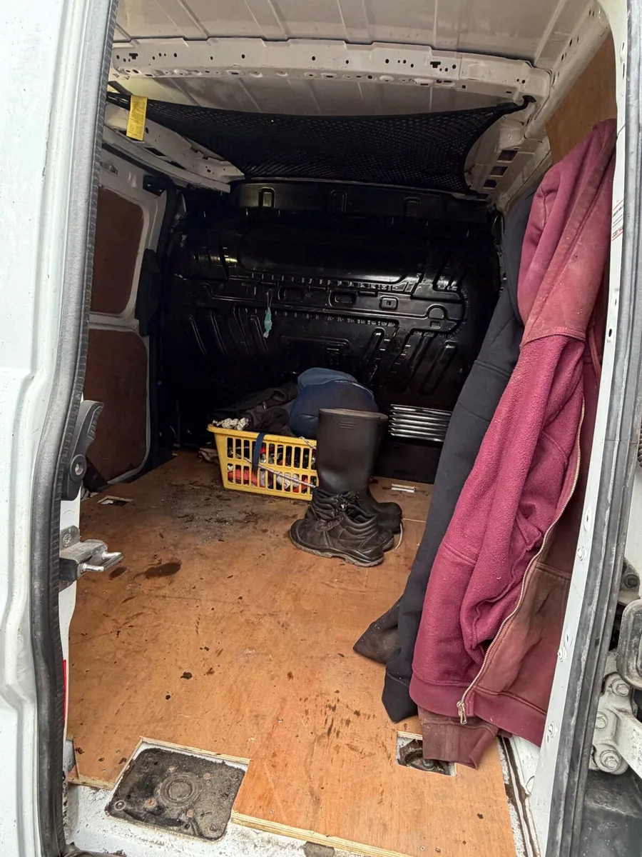 Ford Transit 2017 3 seat - Image 4