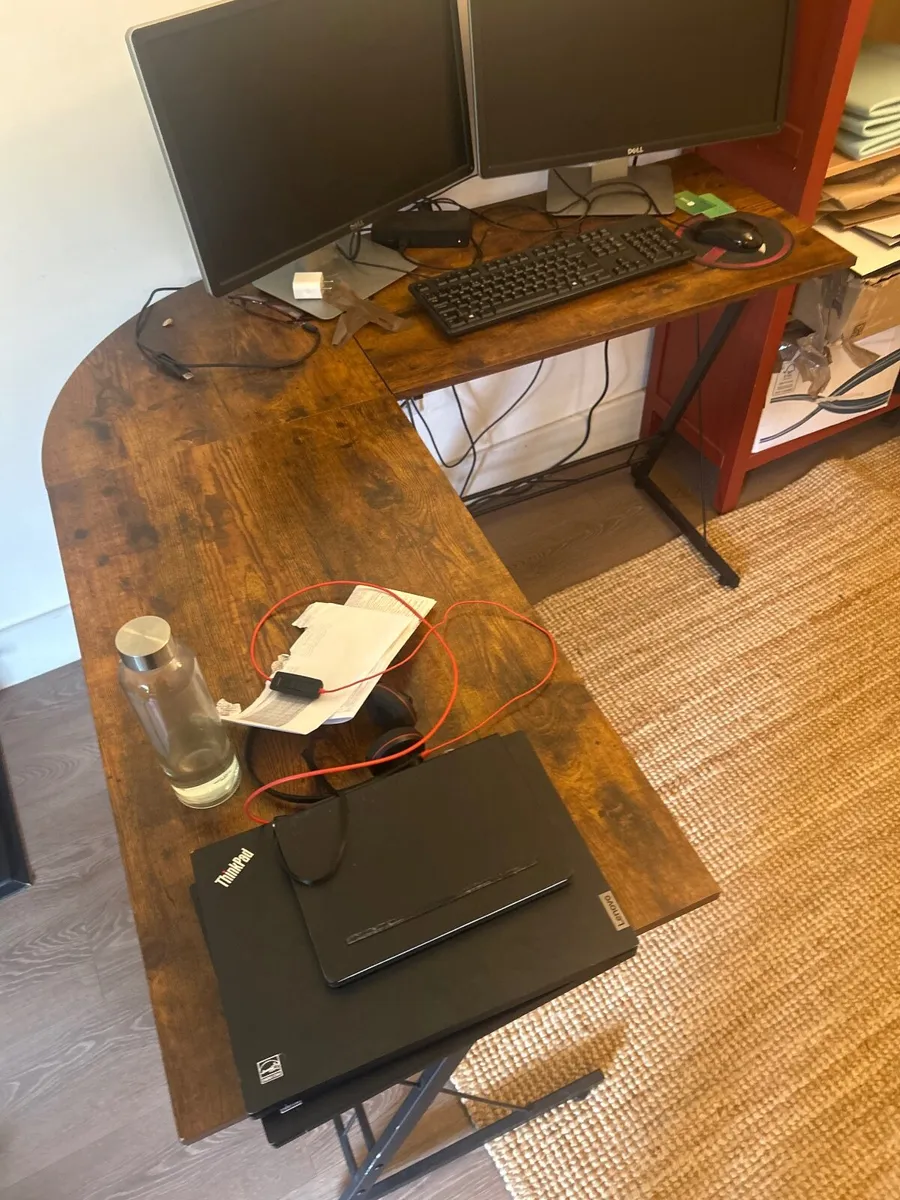 Office furniture - L shaped desk and office chair - Image 4