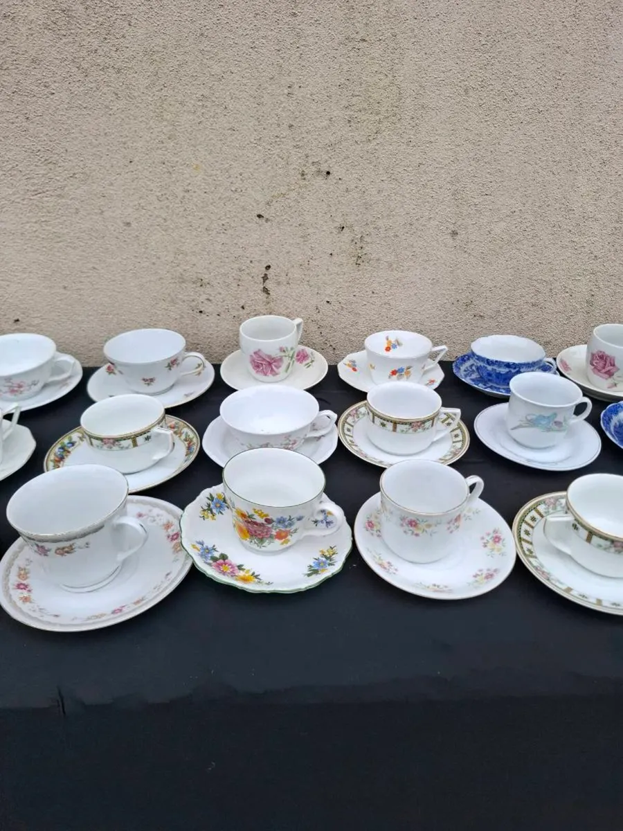 20 china cups and saucers postage possible - Image 2