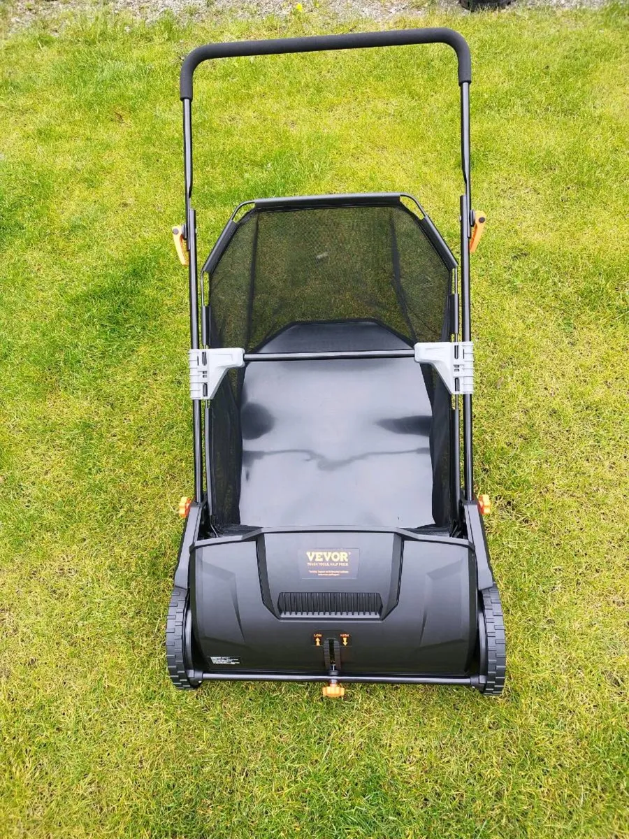 Hand push leaf sweeper - Image 1