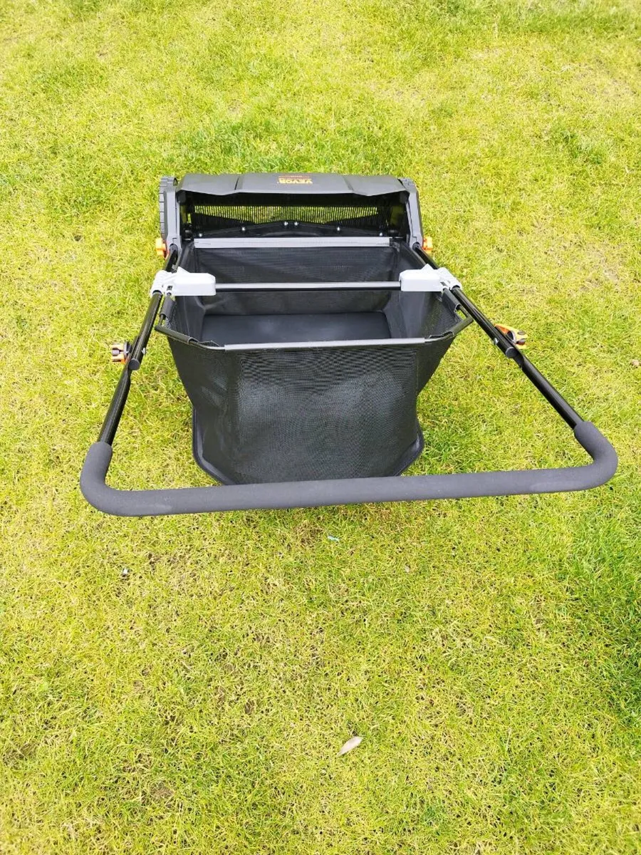 Hand push leaf sweeper - Image 2