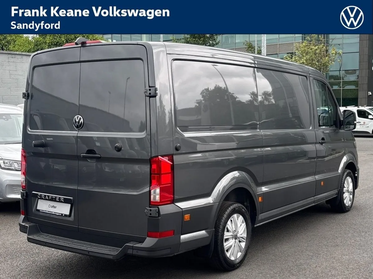 Volkswagen Crafter HIGHLINE AUTO 30 MWB 140BHP * N - Image 3