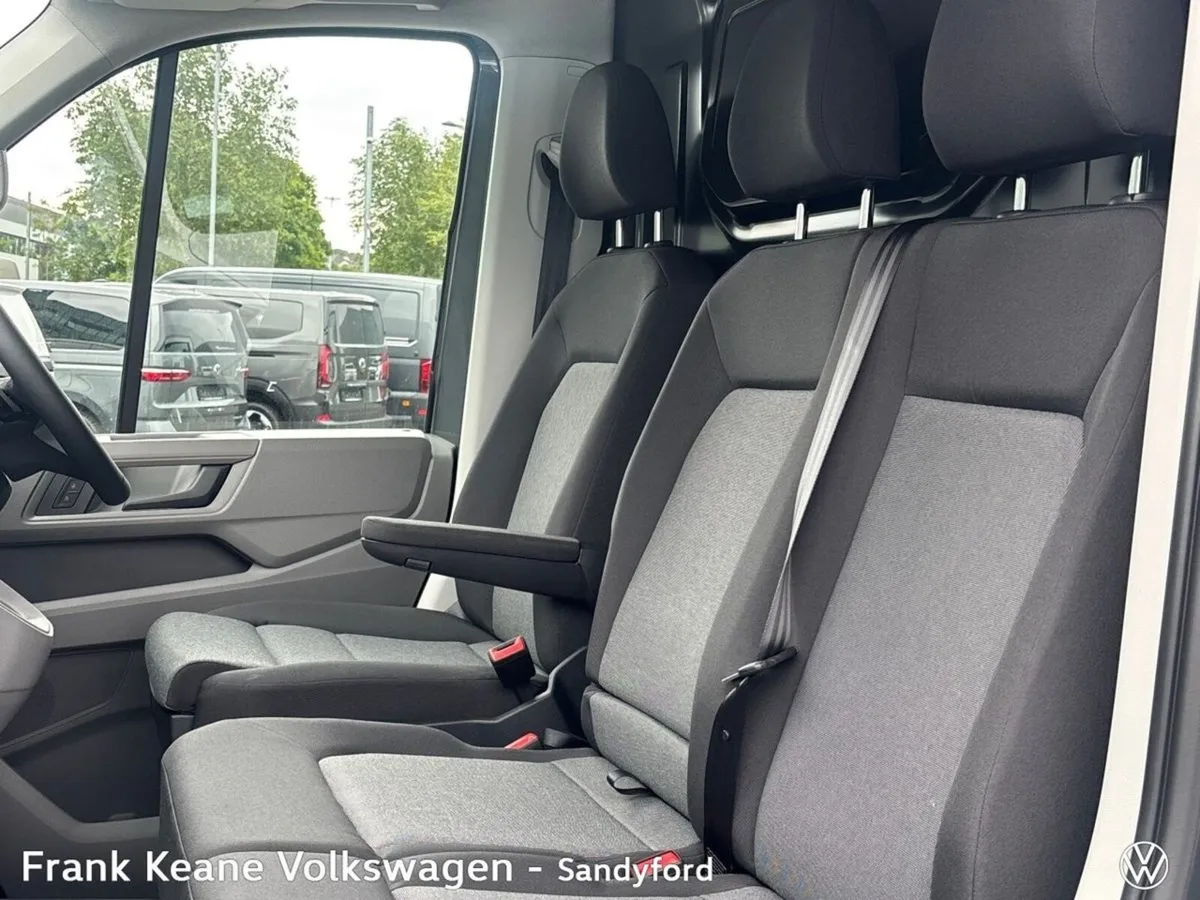 Volkswagen Crafter HIGHLINE AUTO 30 MWB 140BHP * N - Image 4
