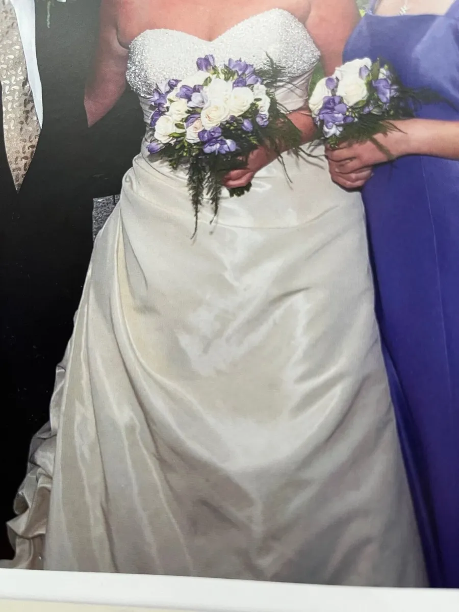 Wedding dress - Image 2