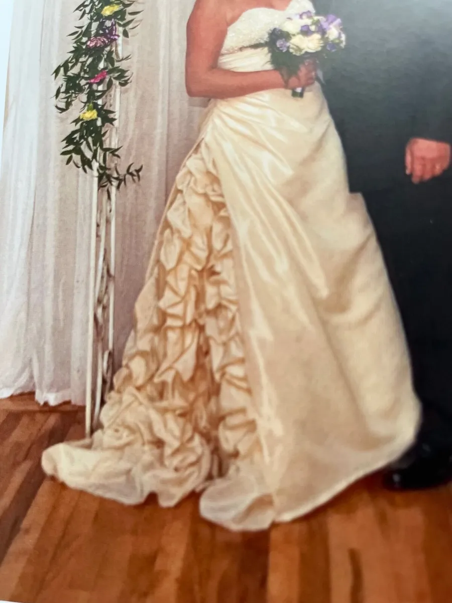 Wedding dress - Image 1