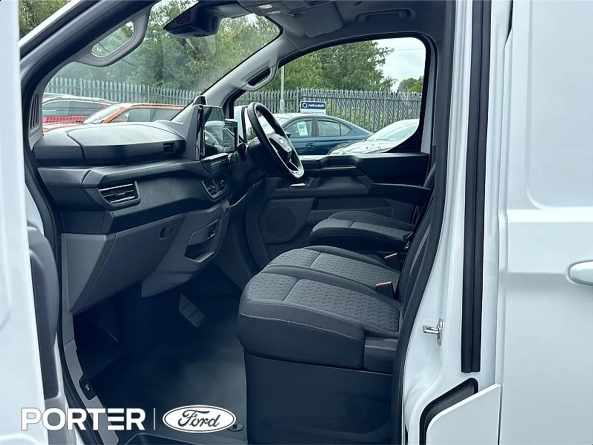 Ford Transit Custom *LIMITED* *AUTO* 320L 2.0 TDCI - Image 4