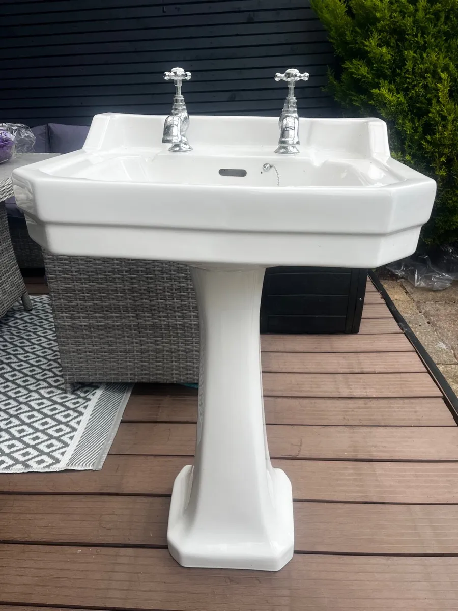 Bathroom sink - Image 3