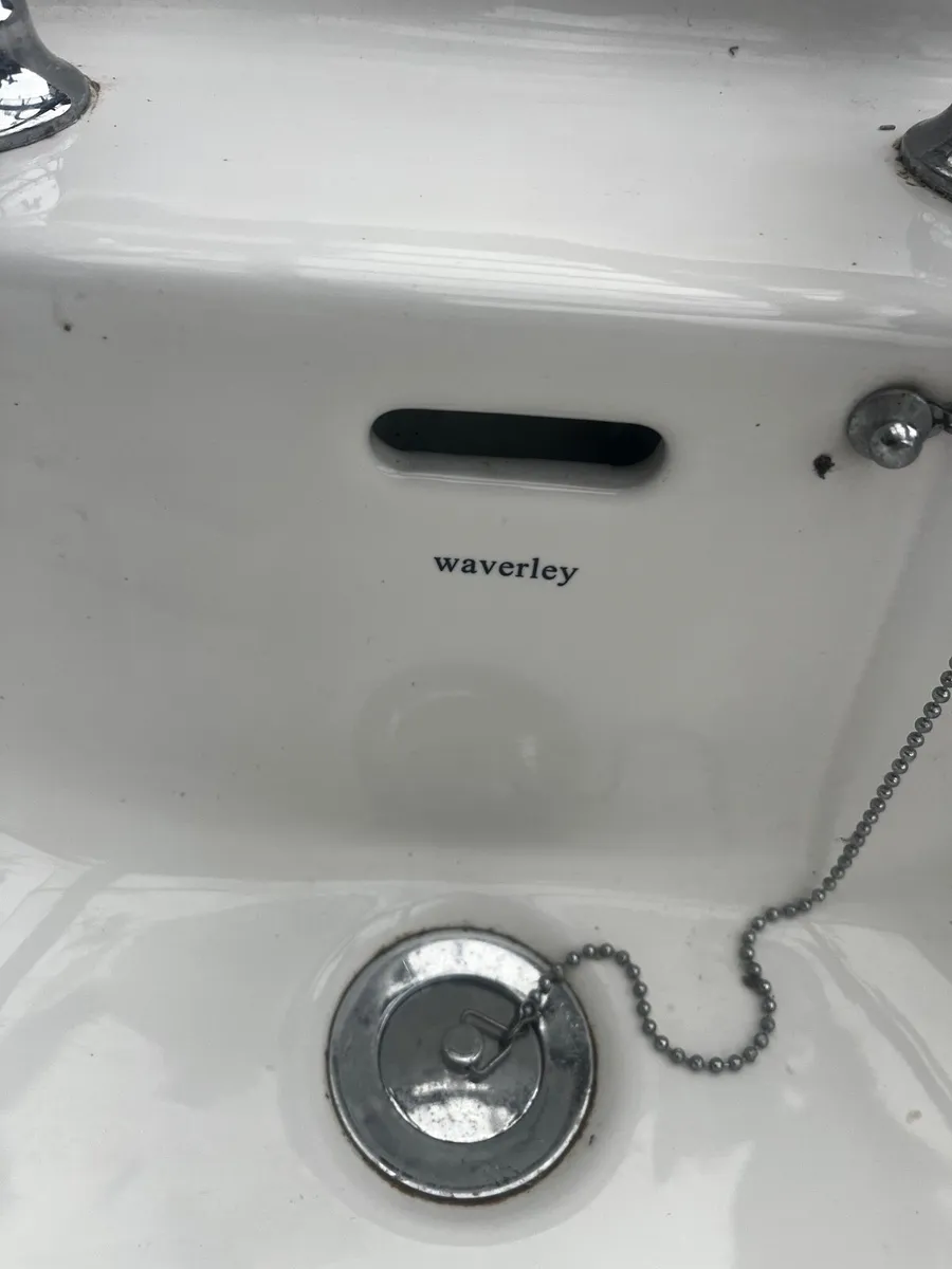 Bathroom sink - Image 4
