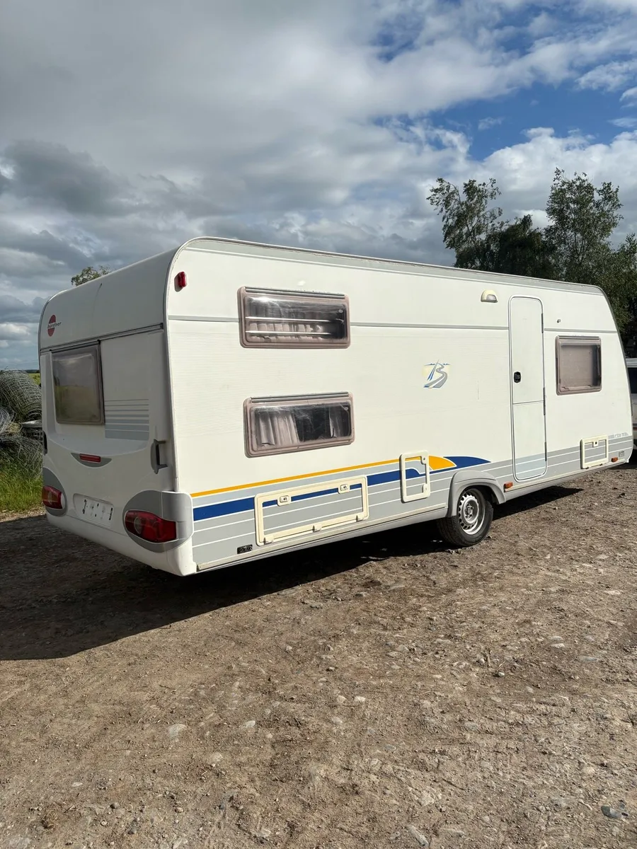 5/6 berth Burstner caravan with Awning - Image 2
