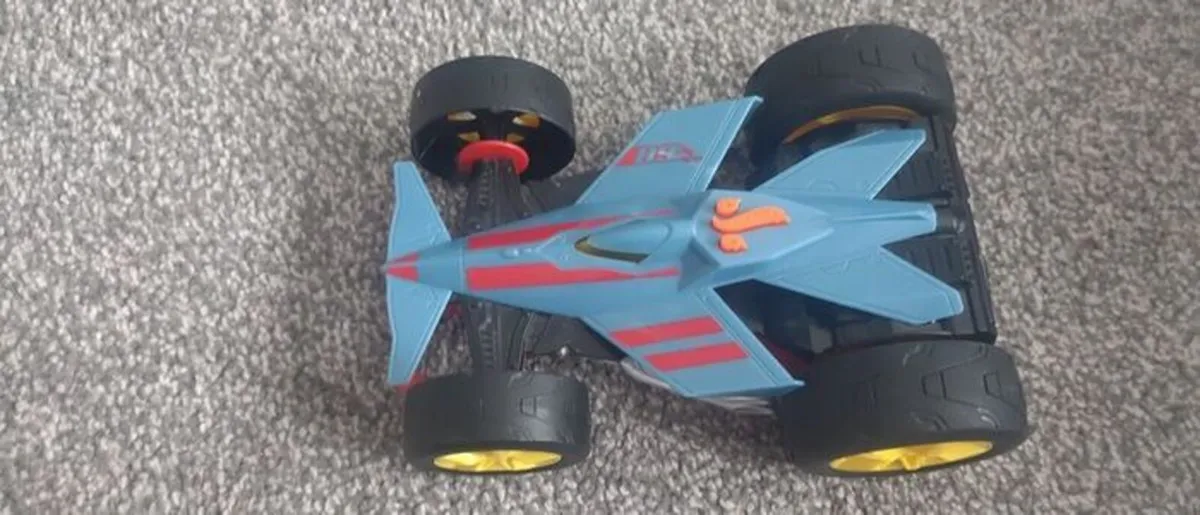 Hot wheels flipping furry 2 in 1 - Image 4