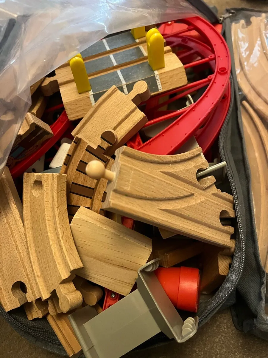 Wooden train tracks - Image 1