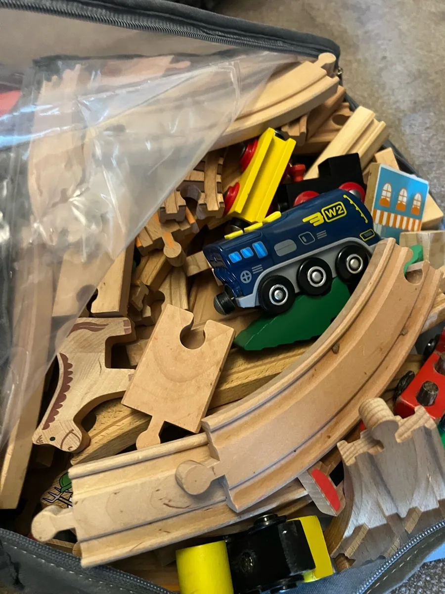 Wooden train tracks - Image 2