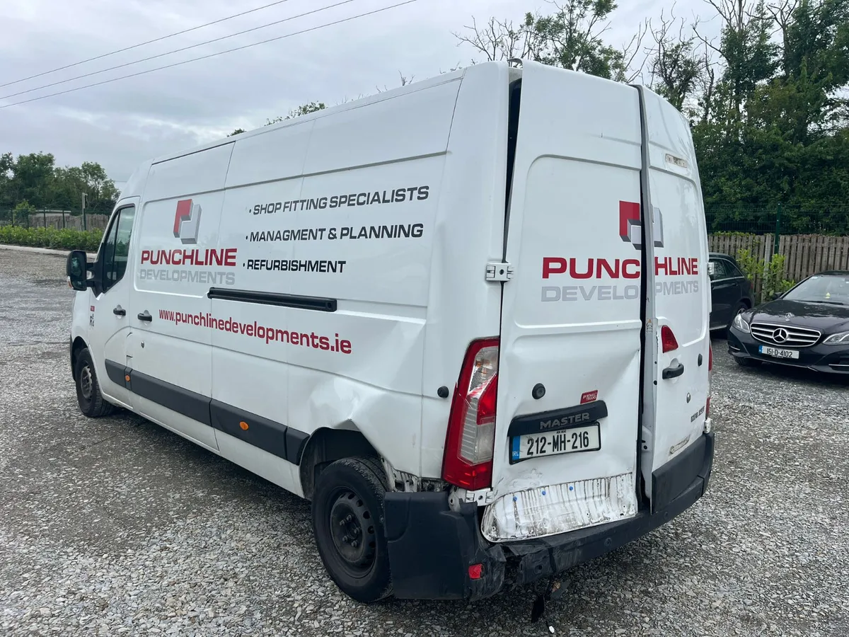 Renault Master 2021 Rear Damage - Image 3