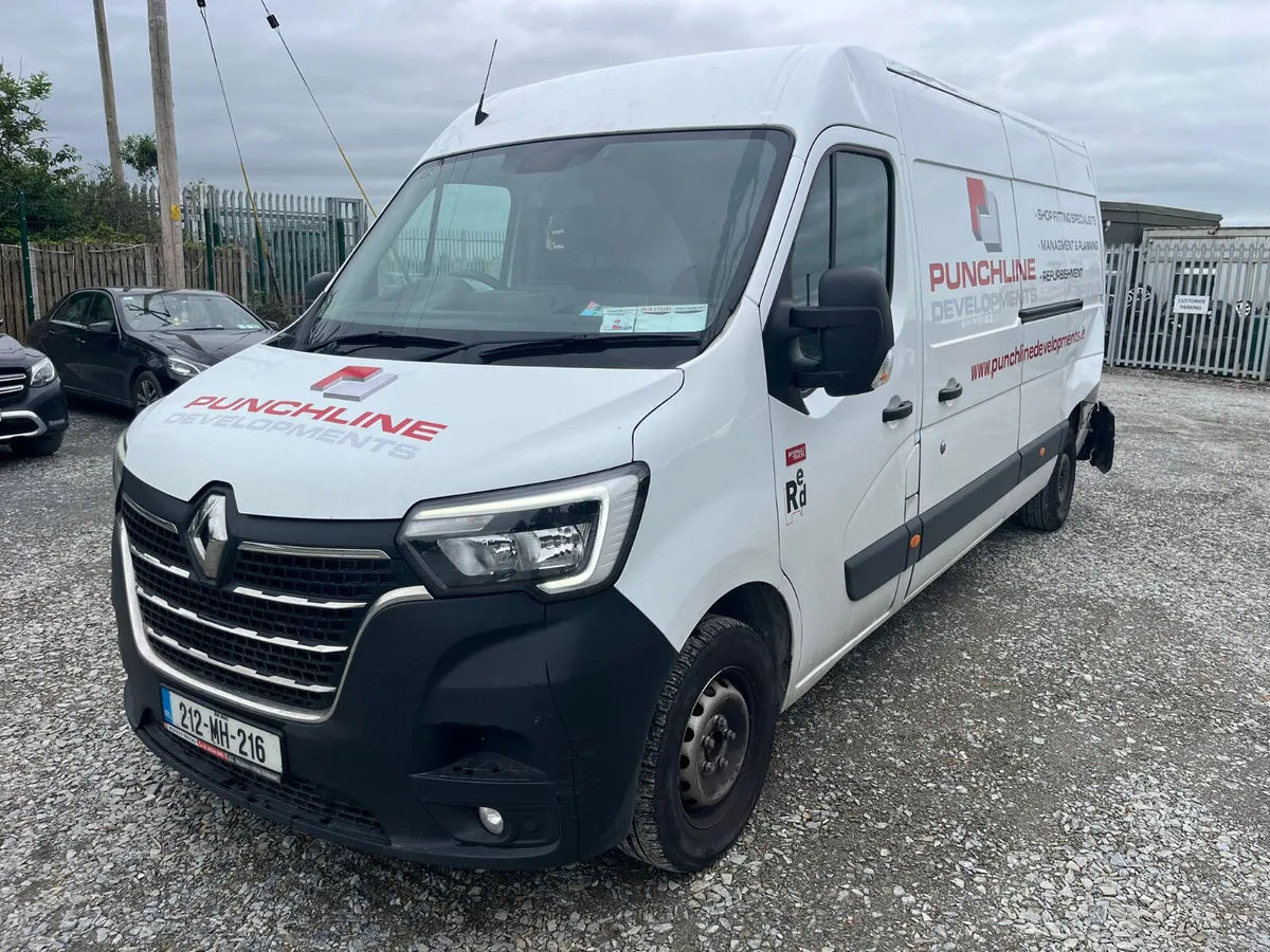 Renault Master 2021 Rear Damage - Image 2