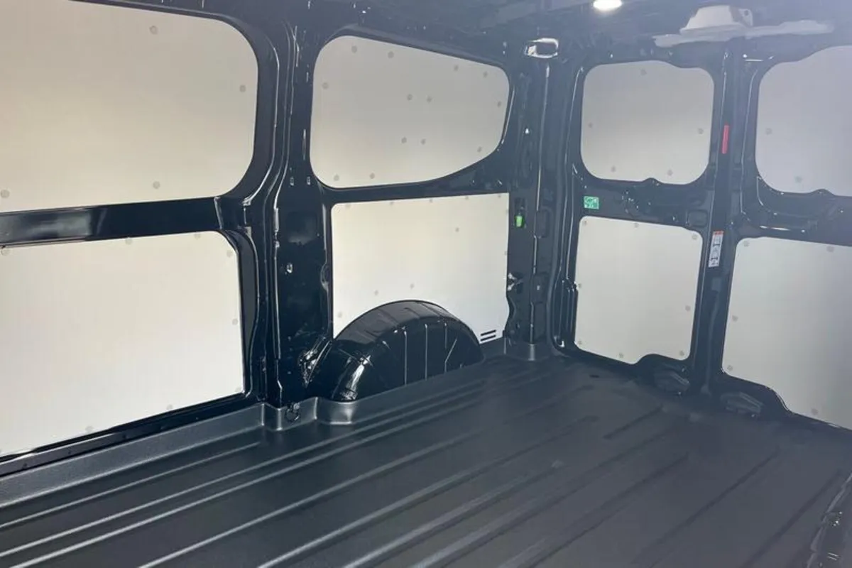 Ford Transit Custom LIMITED - Image 4