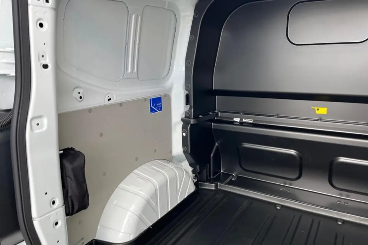 Ford Transit Custom LIMITED - Image 4