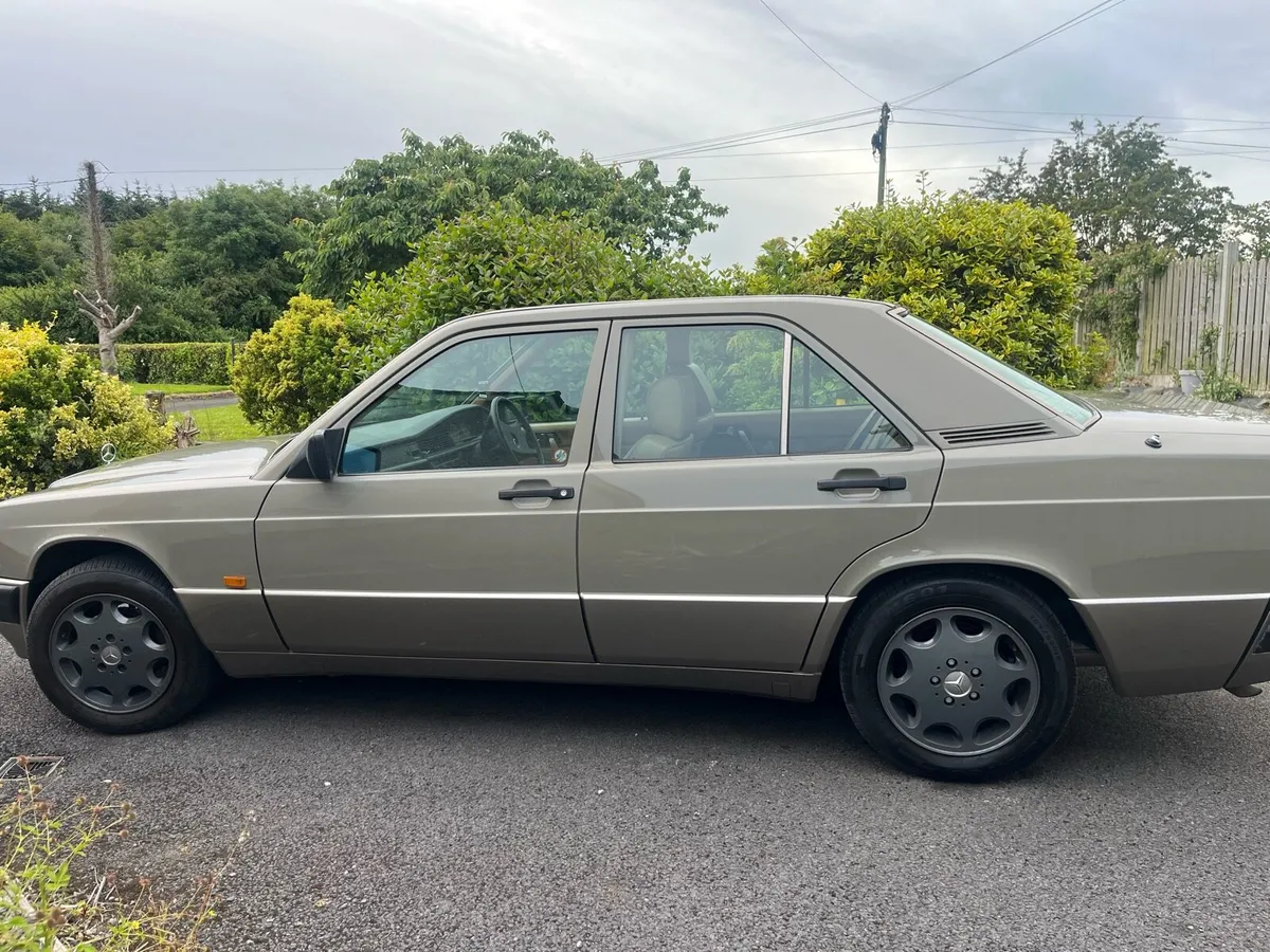 Mercedes 190 1990 - Image 2