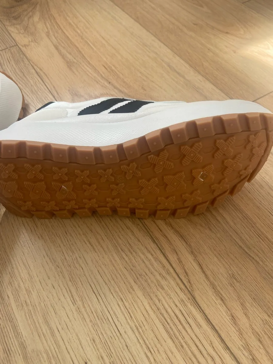 White sneakers - Image 3