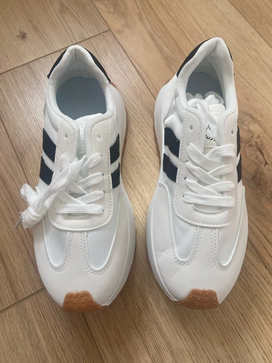 White sneakers - Image 4
