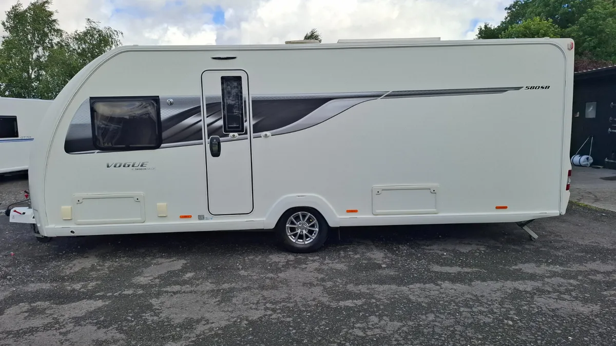 Swift Vogue 580 Island Bed Caravan - Image 3