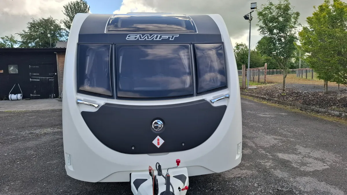 Swift Vogue 580 Island Bed Caravan - Image 2