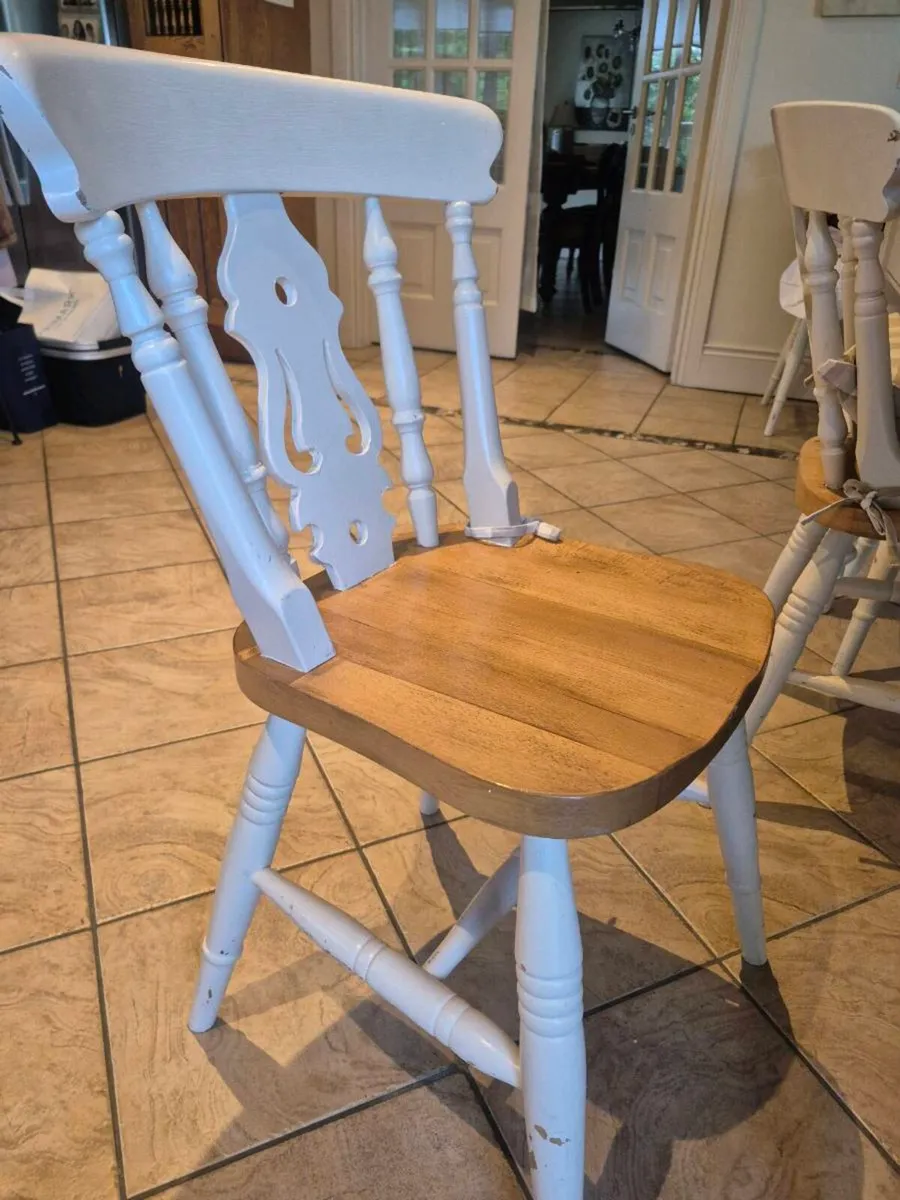 Table and eight chairs - Image 2