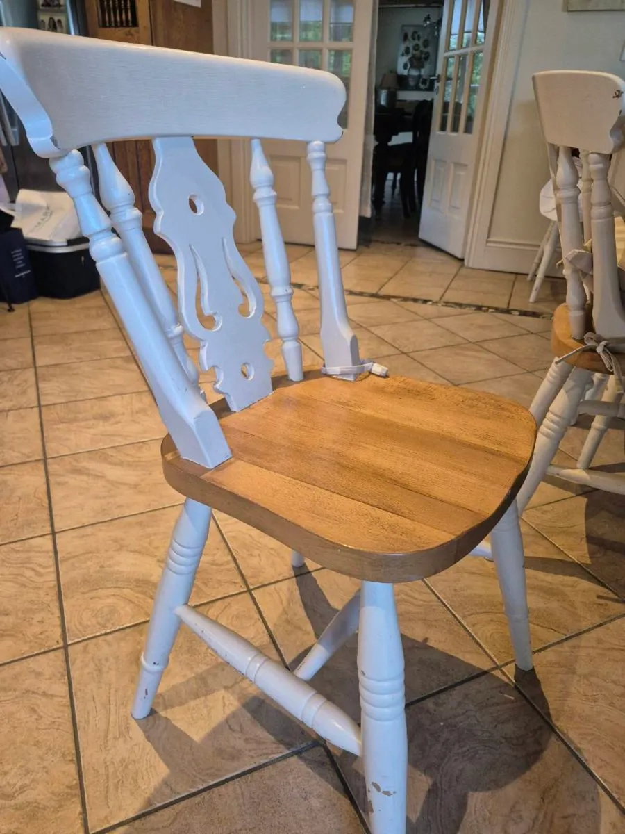 Table and eight chairs - Image 3