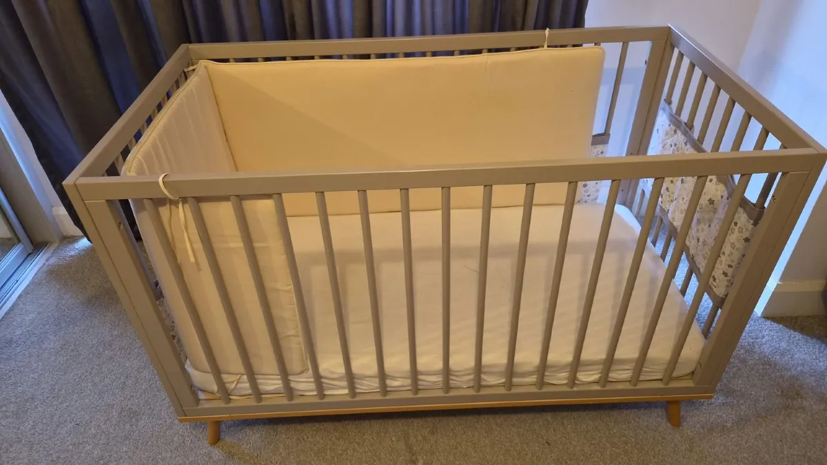 Ollie Cot with Mattress + cover - Image 1