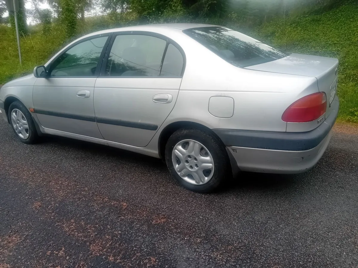Toyota Avensis 2000 - Image 2